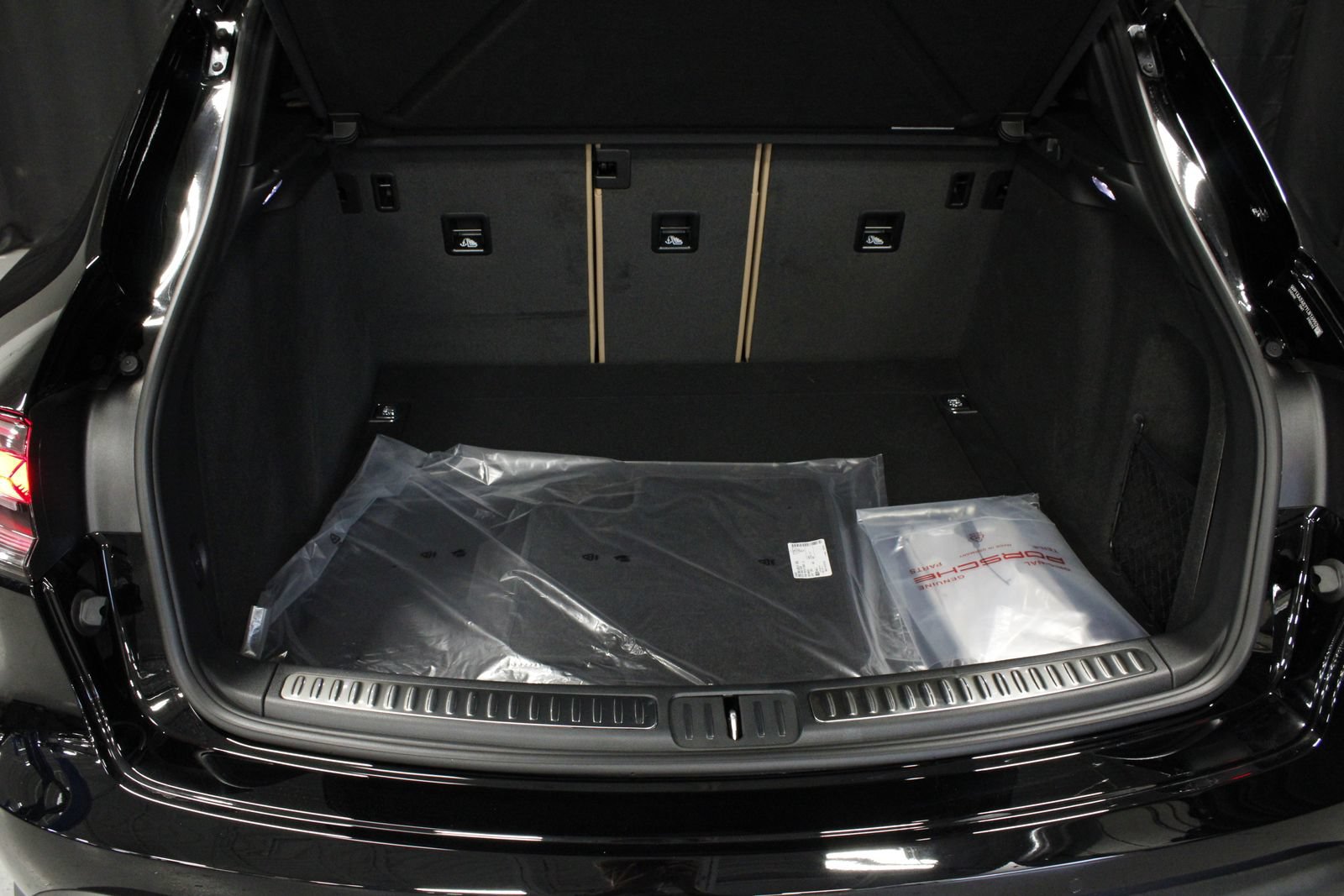 New 2026 Porsche Macan AWD/4WD image 17