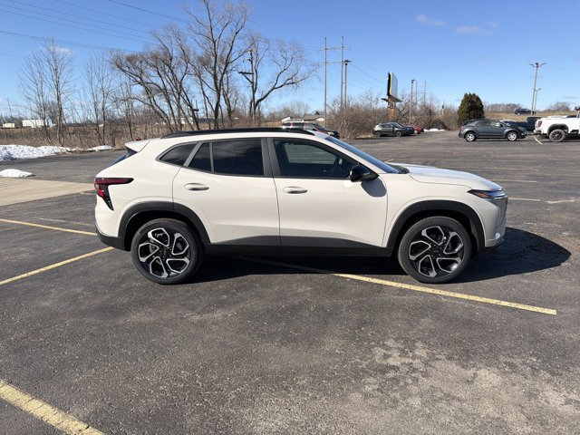 New 2026 Chevrolet Trax RS w/ Sunroof Package image 4
