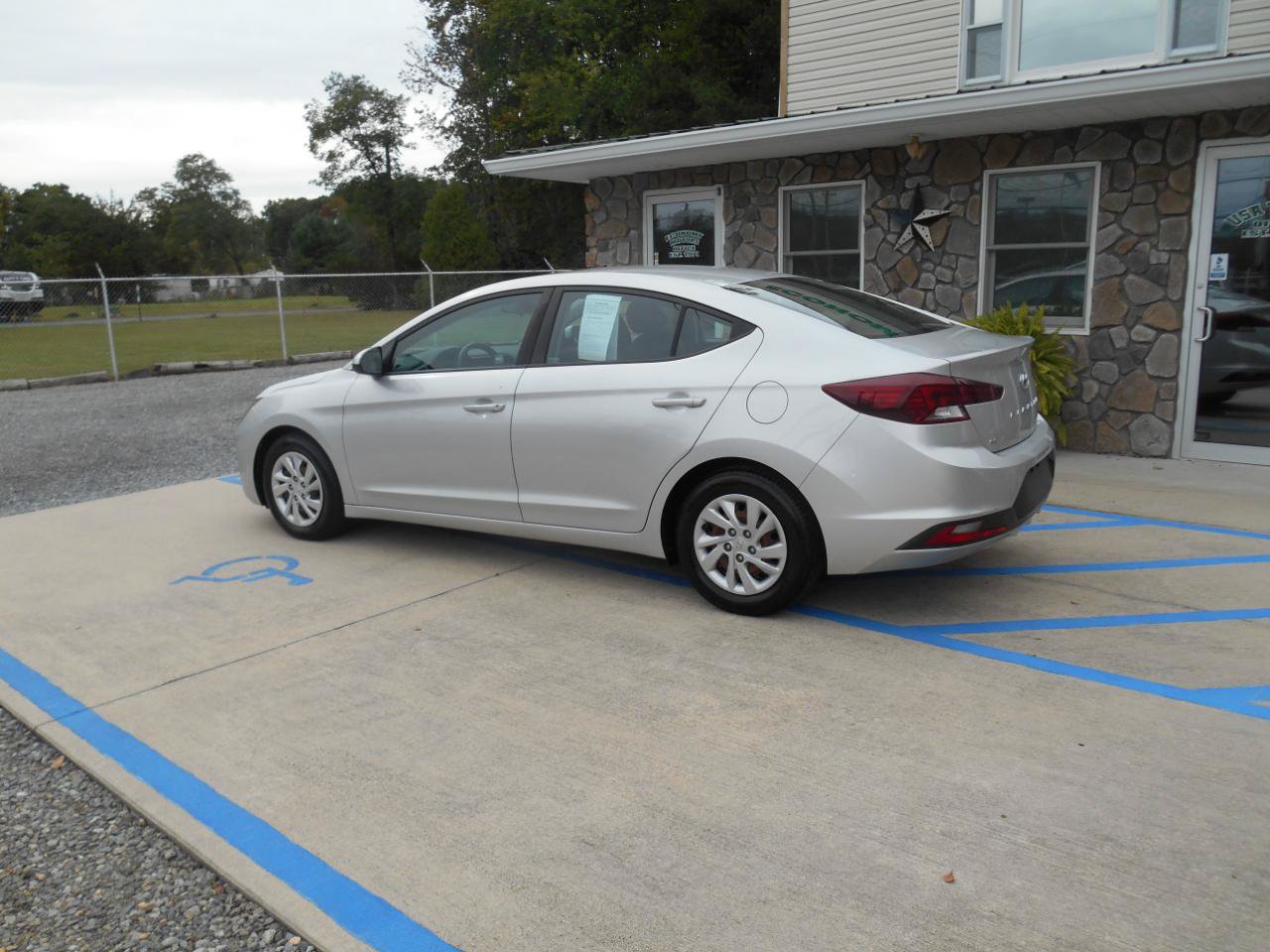 Used 2019 Hyundai Elantra SE FWD image 16