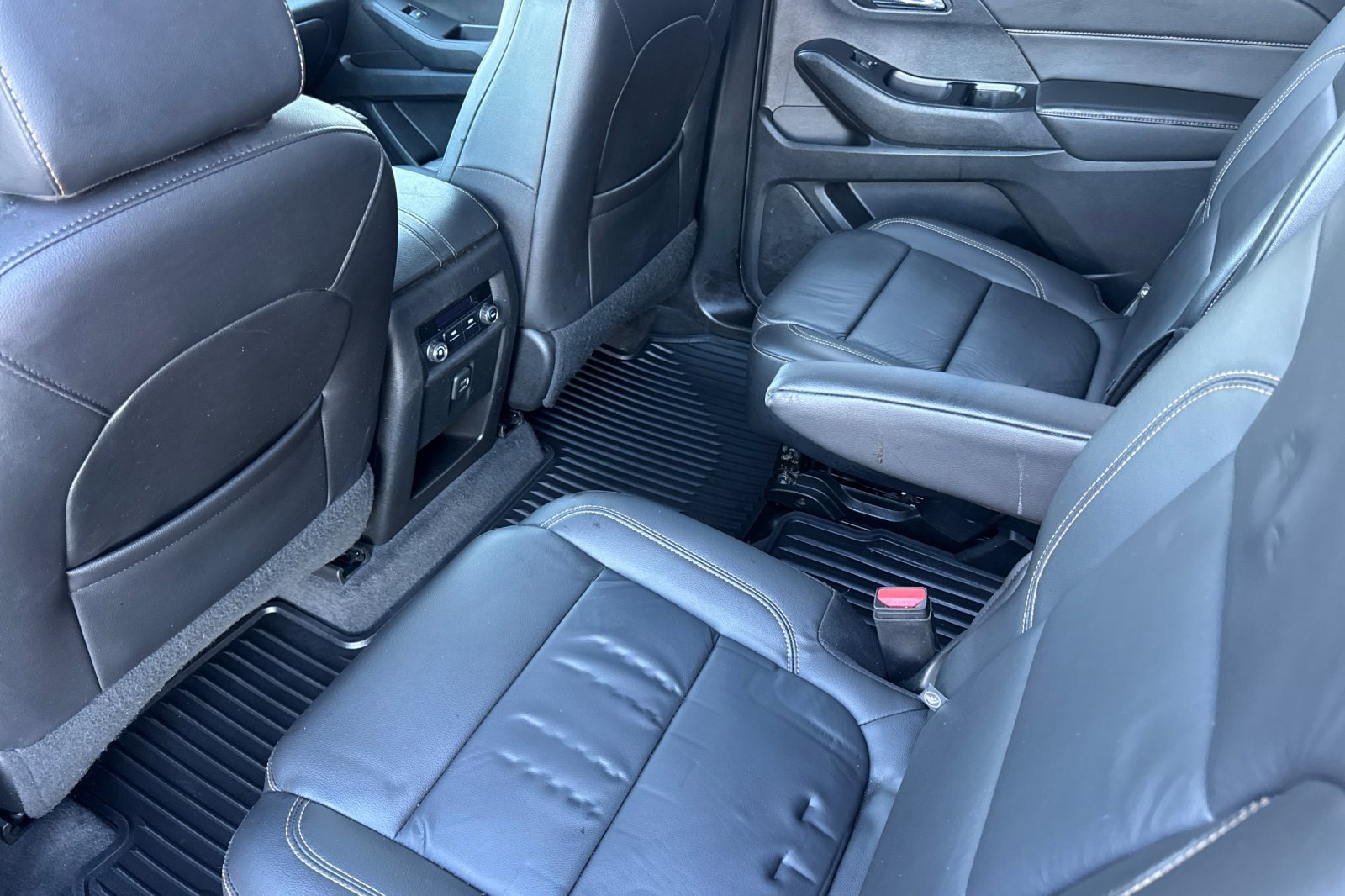 Used 2020 Chevrolet Traverse LT w/ LPO, Blackout Package image 15