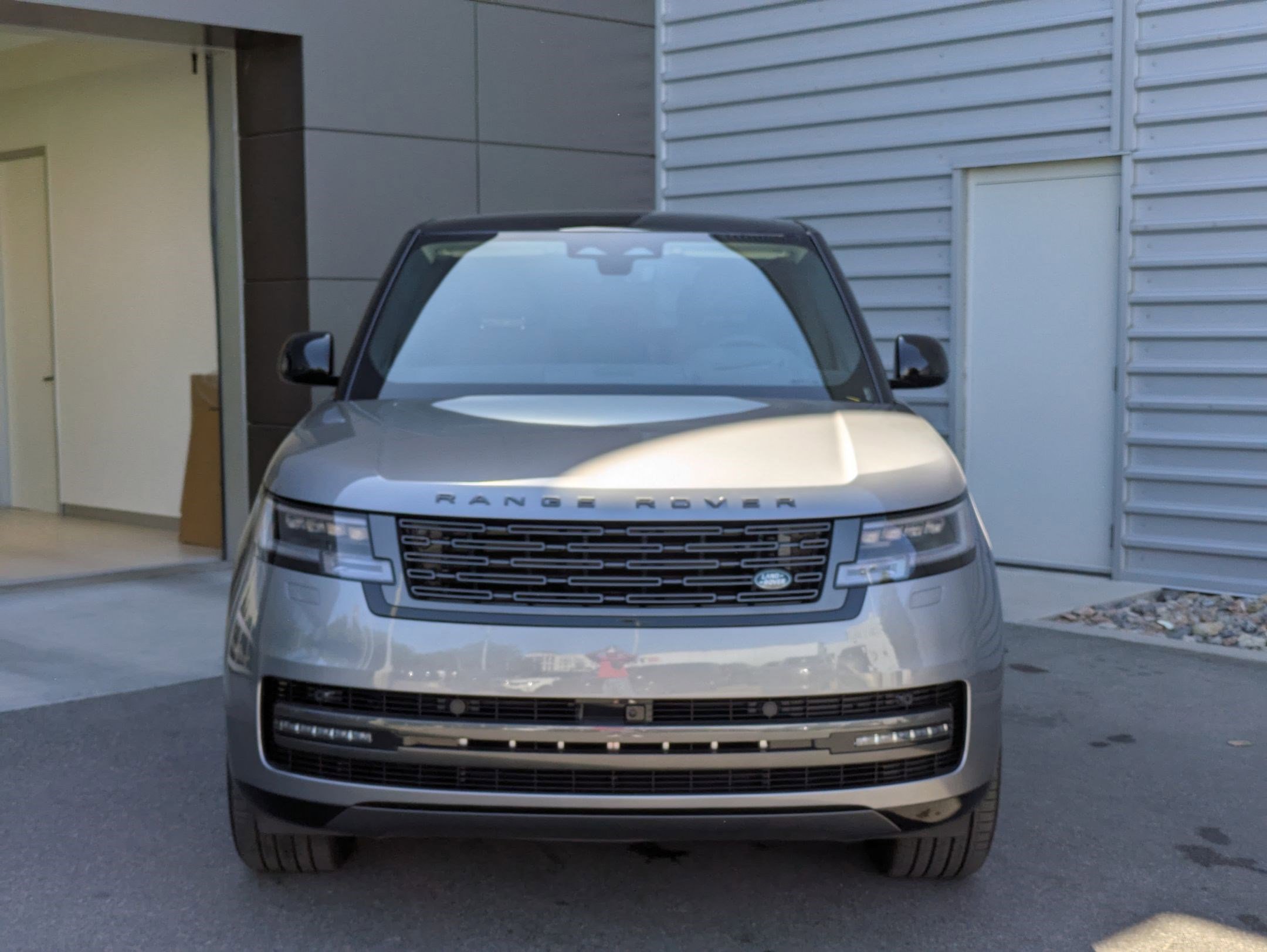 New 2025 Land Rover Range Rover SE image 8