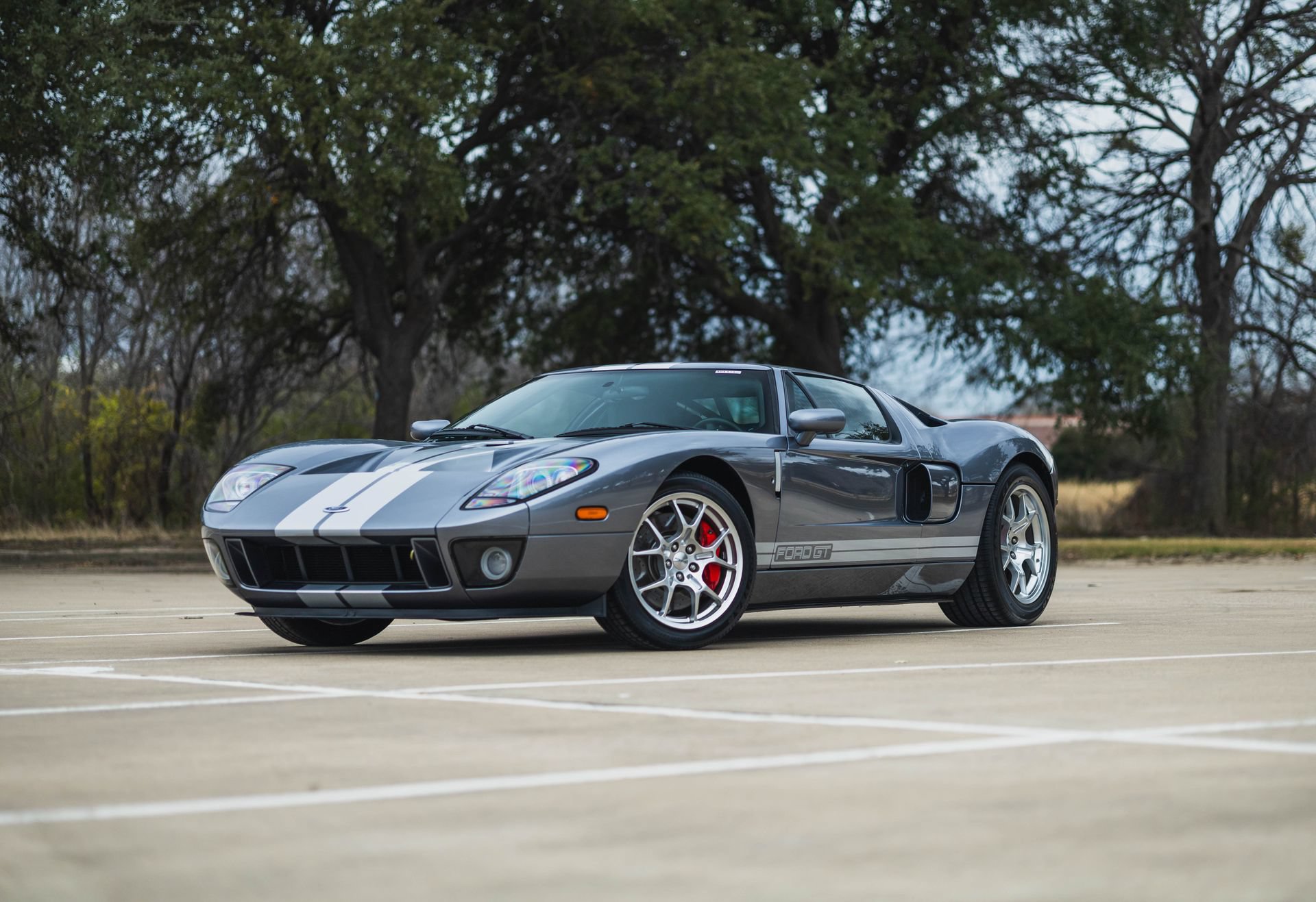 Used 2006 Ford GT RWD image 1