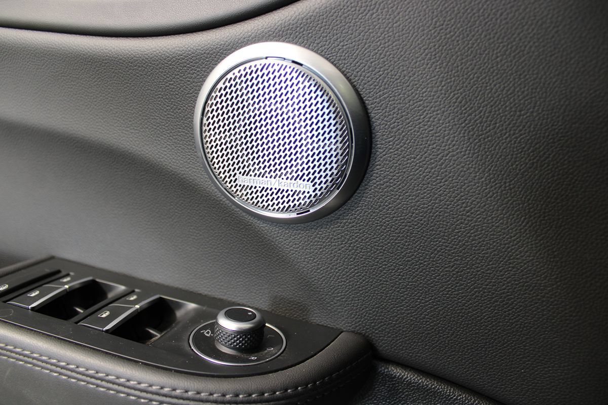 Used 2023 Alfa Romeo Giulia Veloce RWD image 12