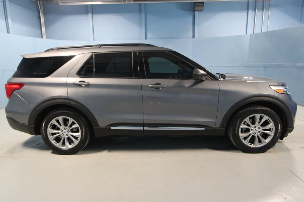 Used 2022 Ford Explorer XLT w/ Equipment Group 202A RWD image 34