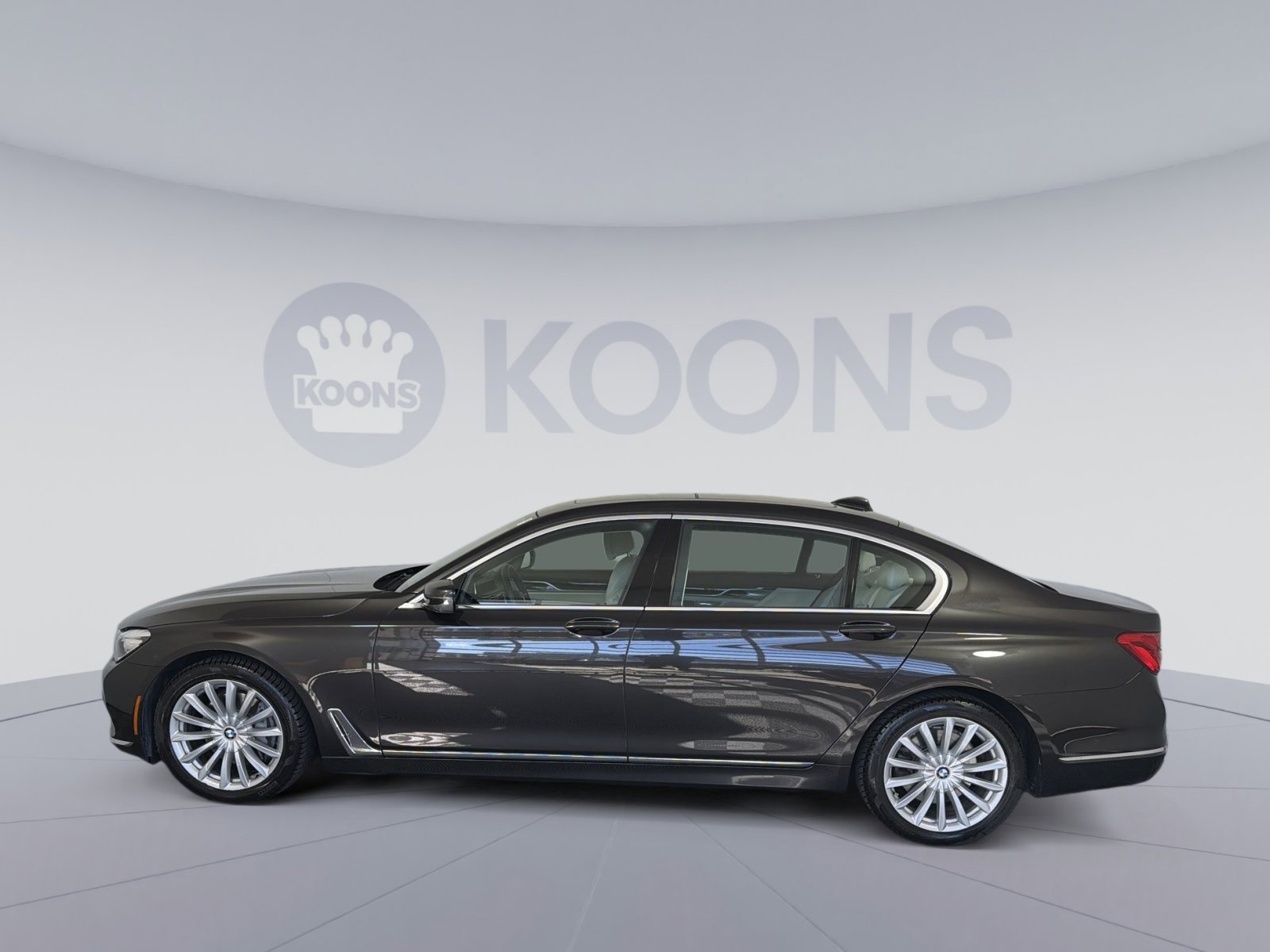 Used 2017 BMW 740i xDrive image 2