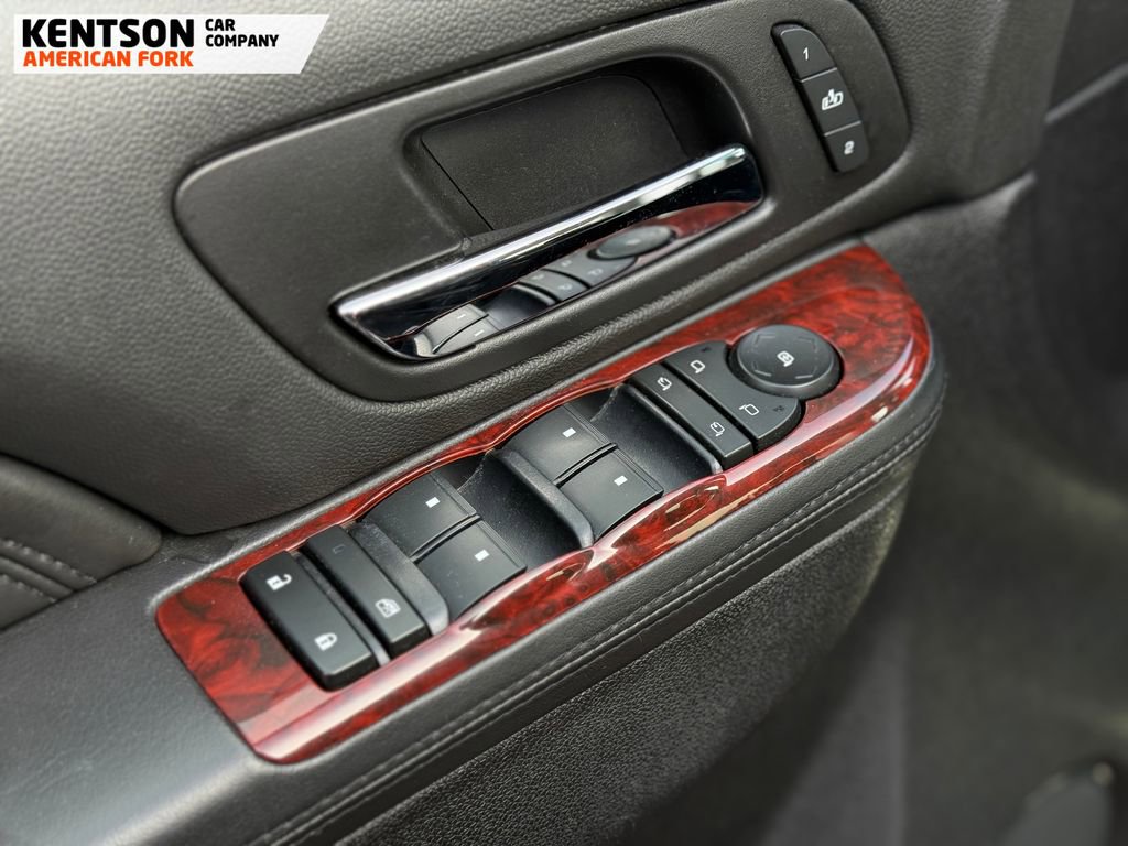 Used 2014 Cadillac Escalade Luxury image 24