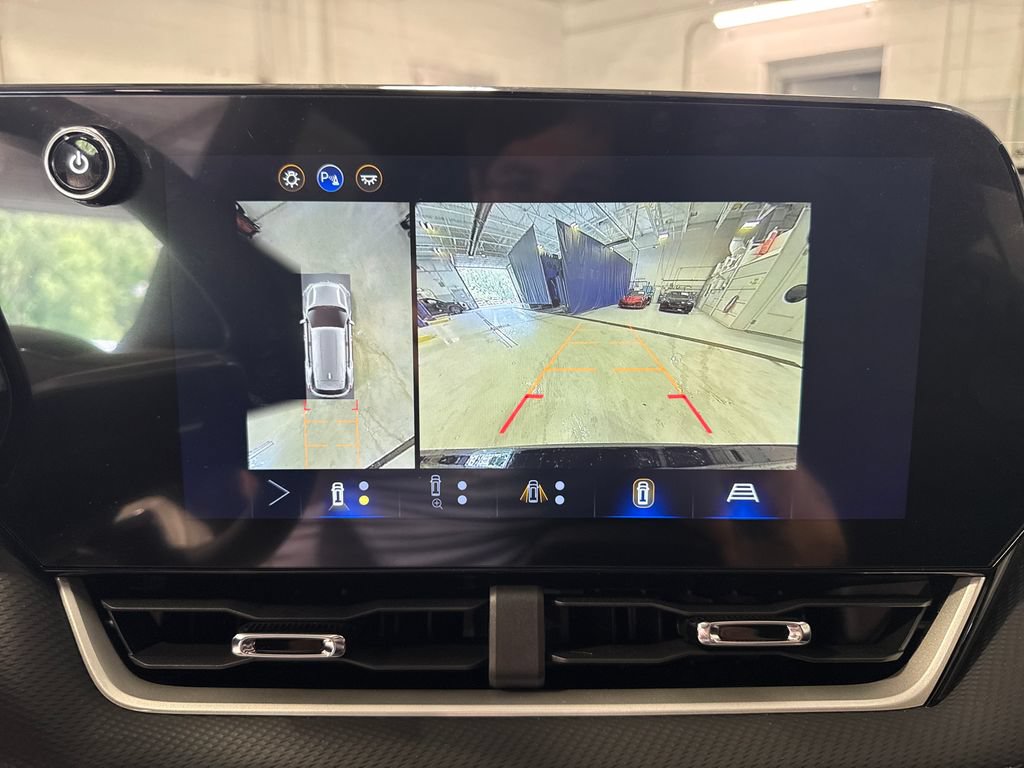 New 2026 Chevrolet Equinox LT w/ Safety and Technology Package AWD/4WD image 16