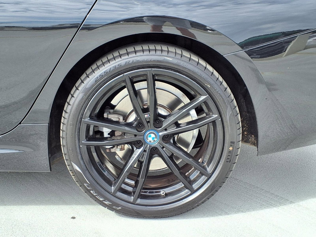 Used 2023 BMW 330e w/ M Sport Package image 7