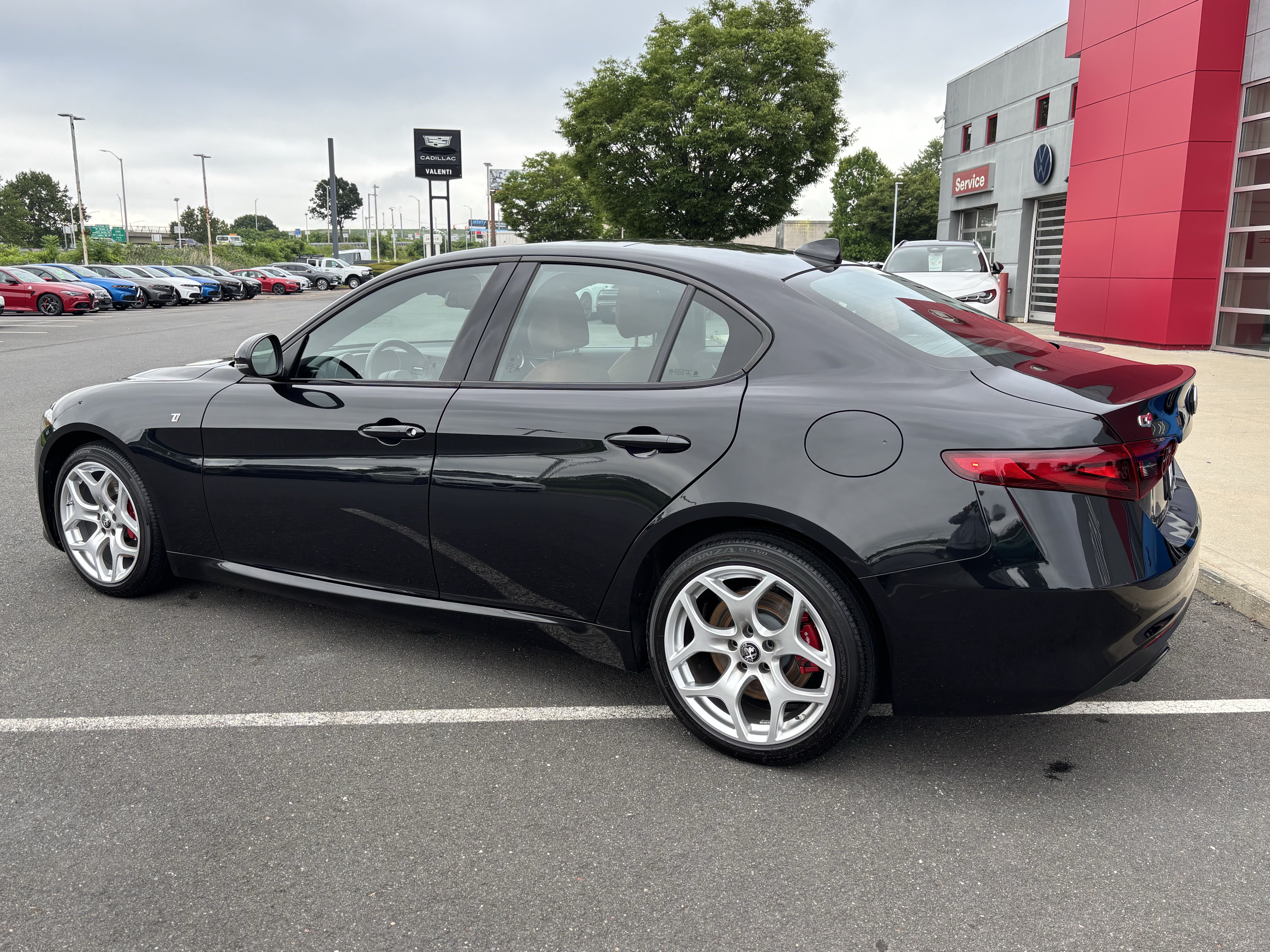 Certified 2023 Alfa Romeo Giulia Ti AWD/4WD image 5