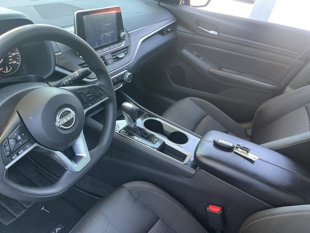Used 2024 Nissan Altima 2.5 SV image 10