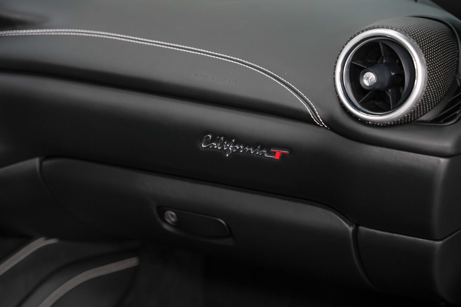 Used 2016 Ferrari California T RWD image 34