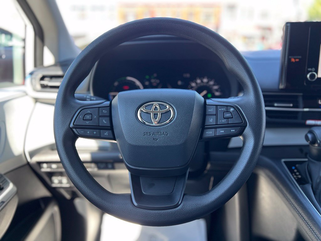 Certified 2026 Toyota Sienna LE AWD/4WD image 34