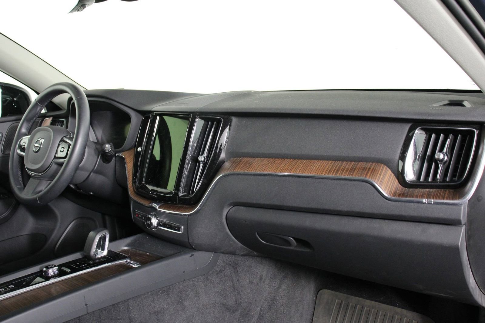 Certified 2023 Volvo XC60 T8 Plus w/ Climate Package AWD/4WD image 22
