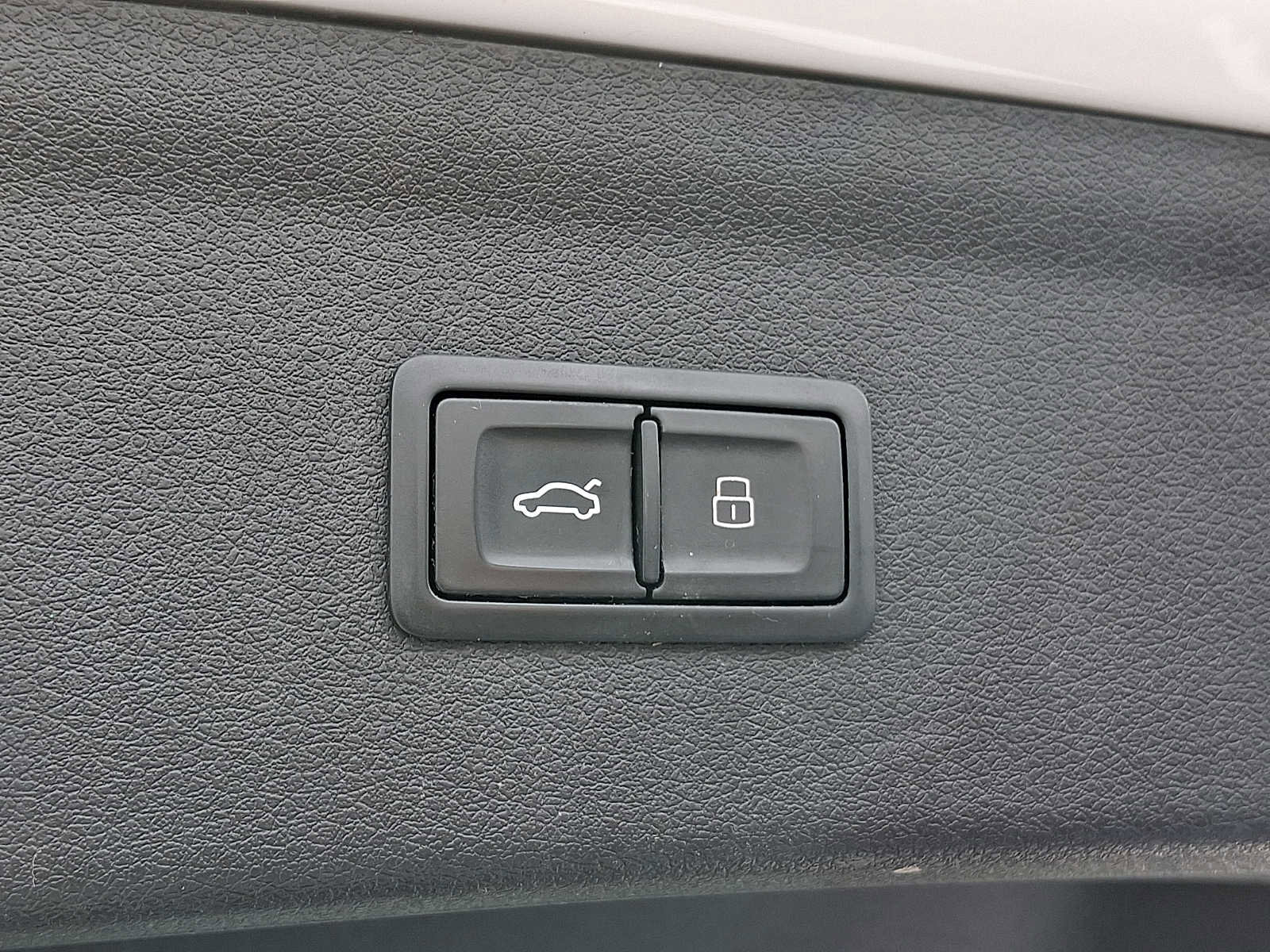 Used 2018 Audi Q3 2.0T Premium image 28