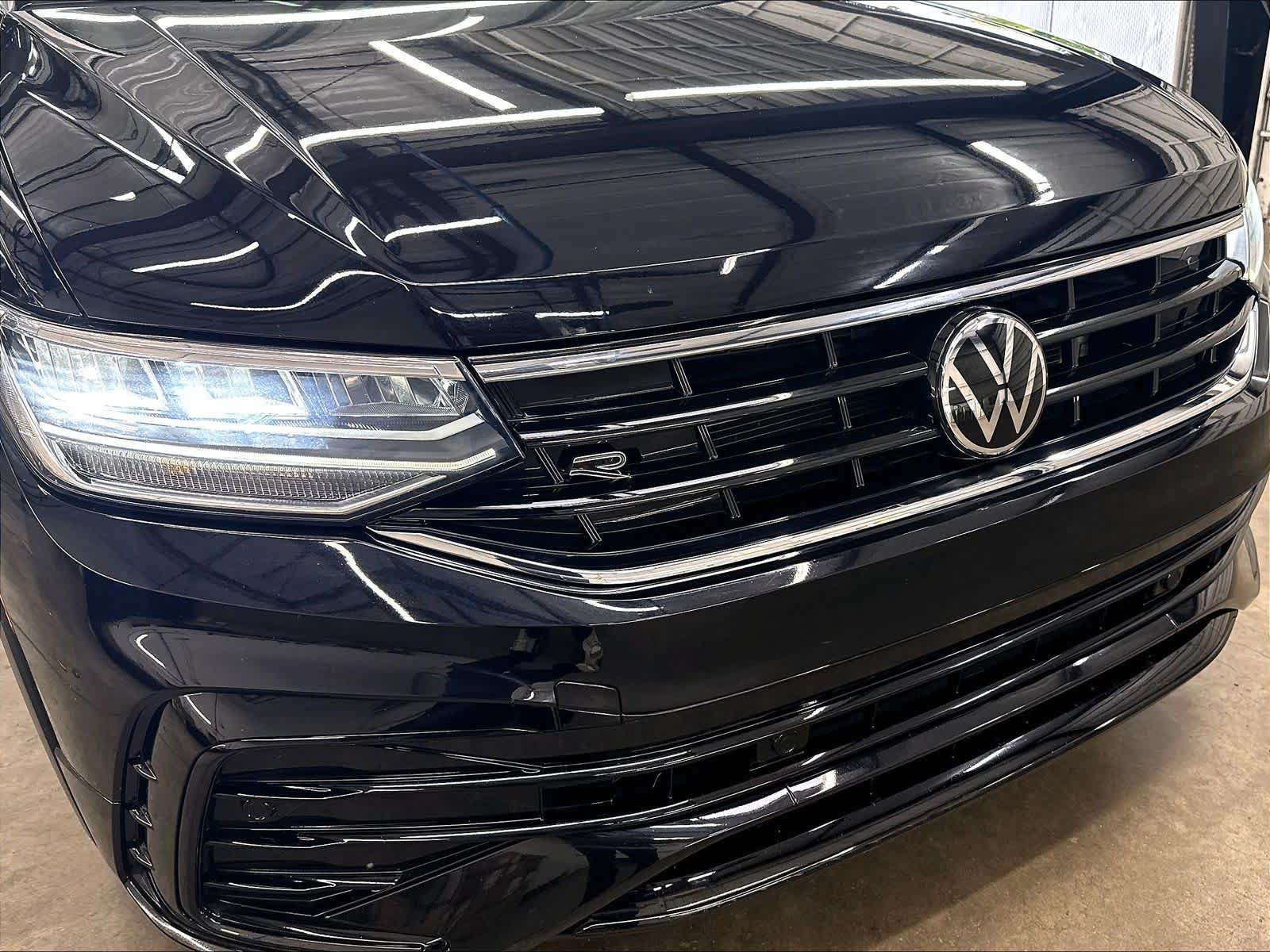 Used 2023 Volkswagen Tiguan SE R-Line FWD image 37