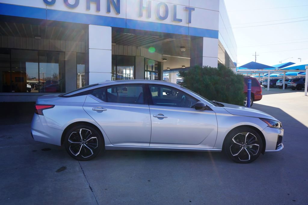 Used 2024 Nissan Altima 2.5 SR image 9