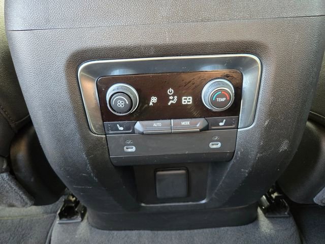 Used 2023 Chevrolet Suburban Premier image 13