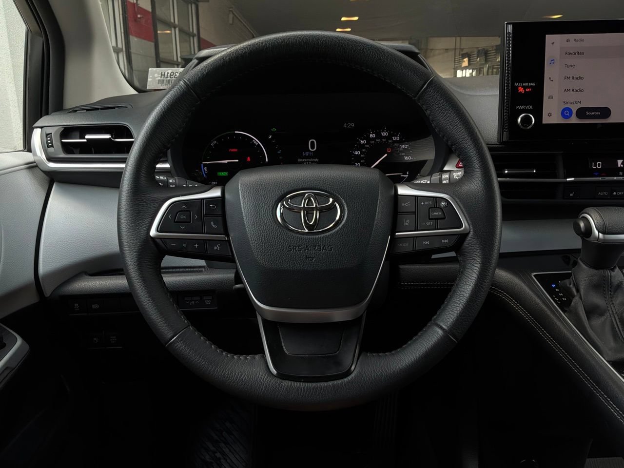 Used 2026 Toyota Sienna XLE FWD image 39
