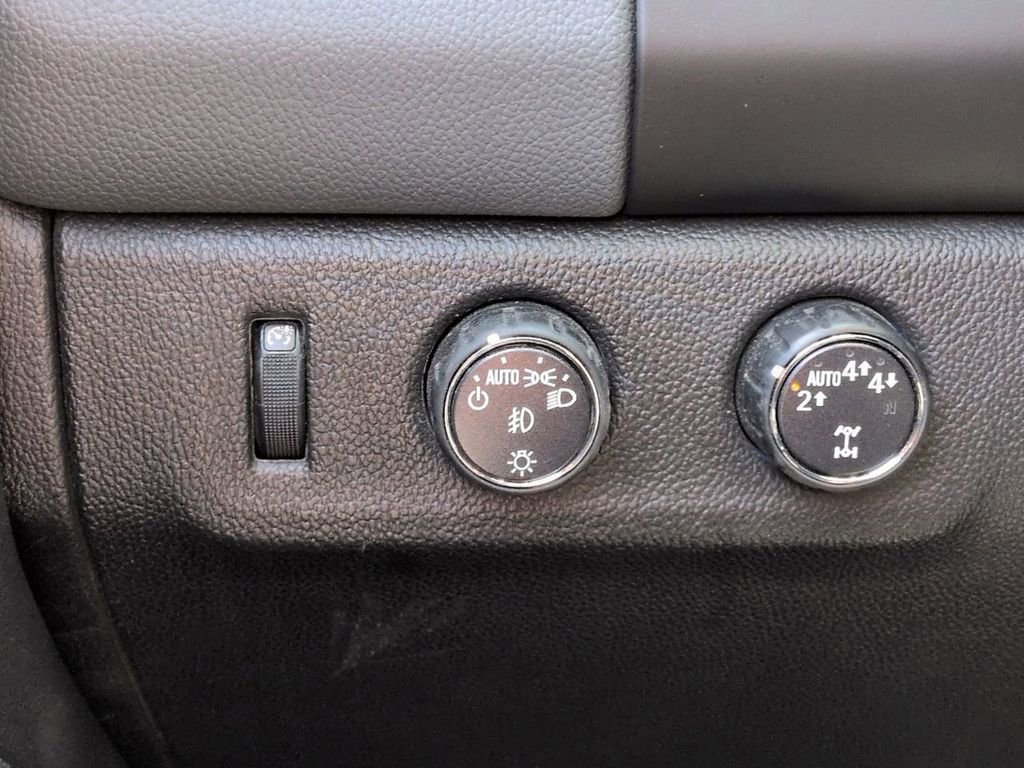 Used 2020 Chevrolet Colorado Z71 AWD/4WD image 18