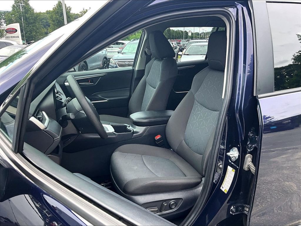 Used 2025 Toyota RAV4 XLE AWD/4WD image 10