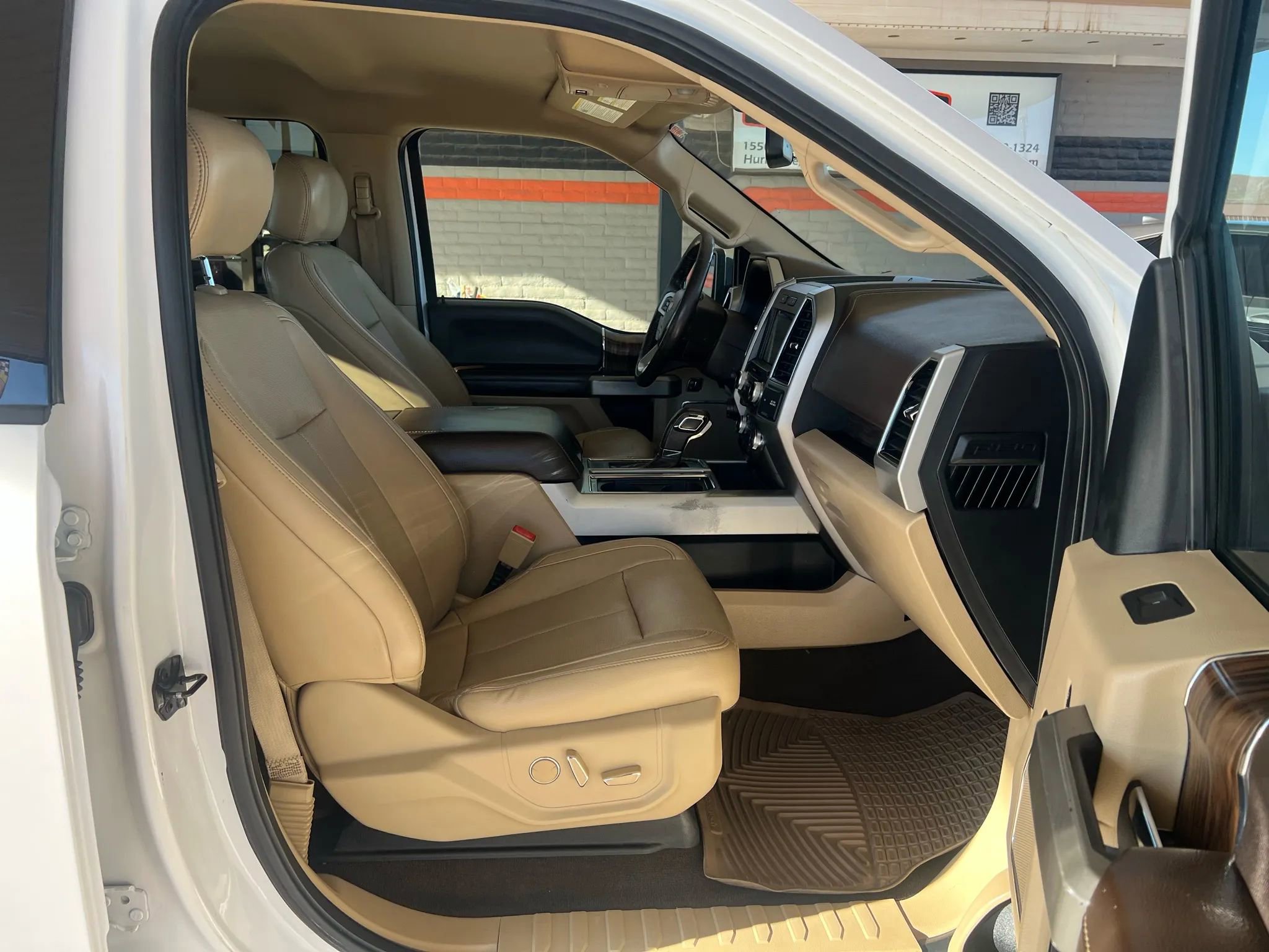 Used 2018 Ford F150 Lariat w/ Equipment Group 502A Luxury image 28