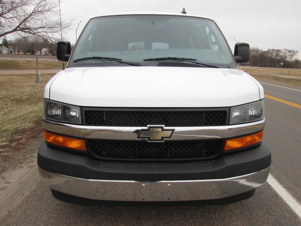 Used 2018 Chevrolet Express 3500 LT w/ LT Preferred Equipment Group RWD image 5