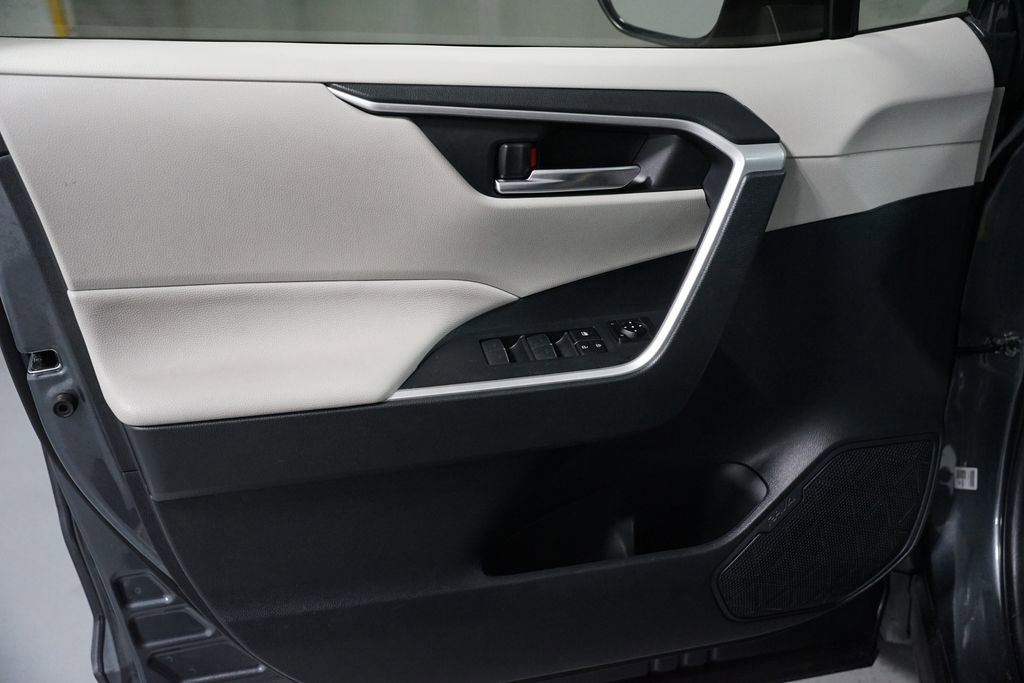 Used 2024 Toyota RAV4 XLE w/ Convenience Package image 30