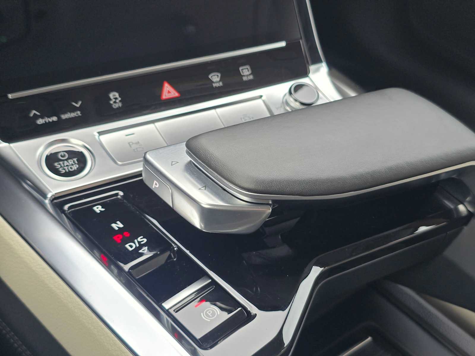 Used 2024 Audi Q8 e-tron Premium Plus w/ Premium Plus Package AWD/4WD image 27