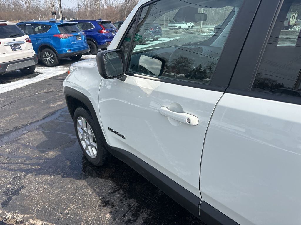 Used 2023 Jeep Renegade Latitude image 11