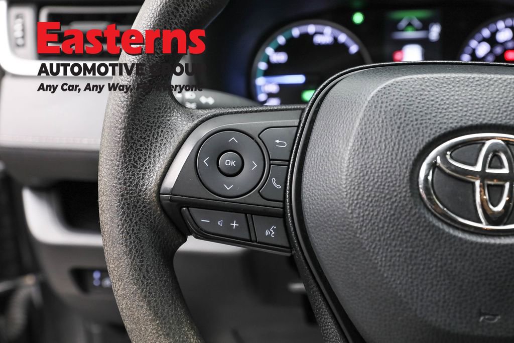 Used 2021 Toyota RAV4 LE image 15