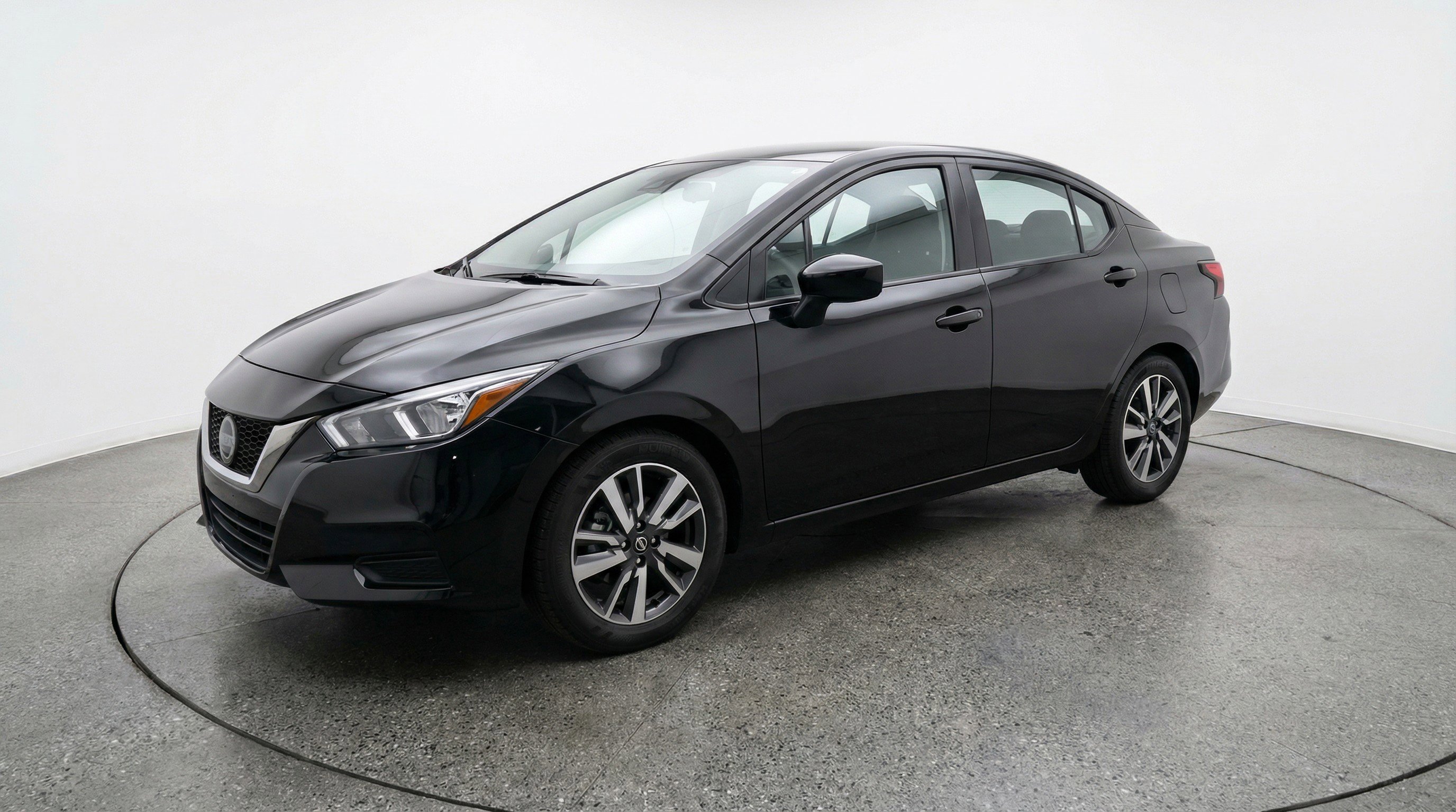 Used 2025 Nissan Versa SV image 3