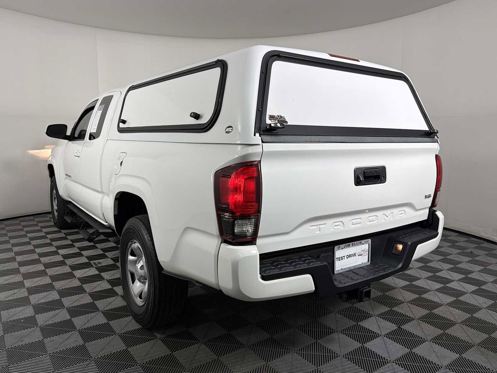 Used 2023 Toyota Tacoma SR RWD image 4