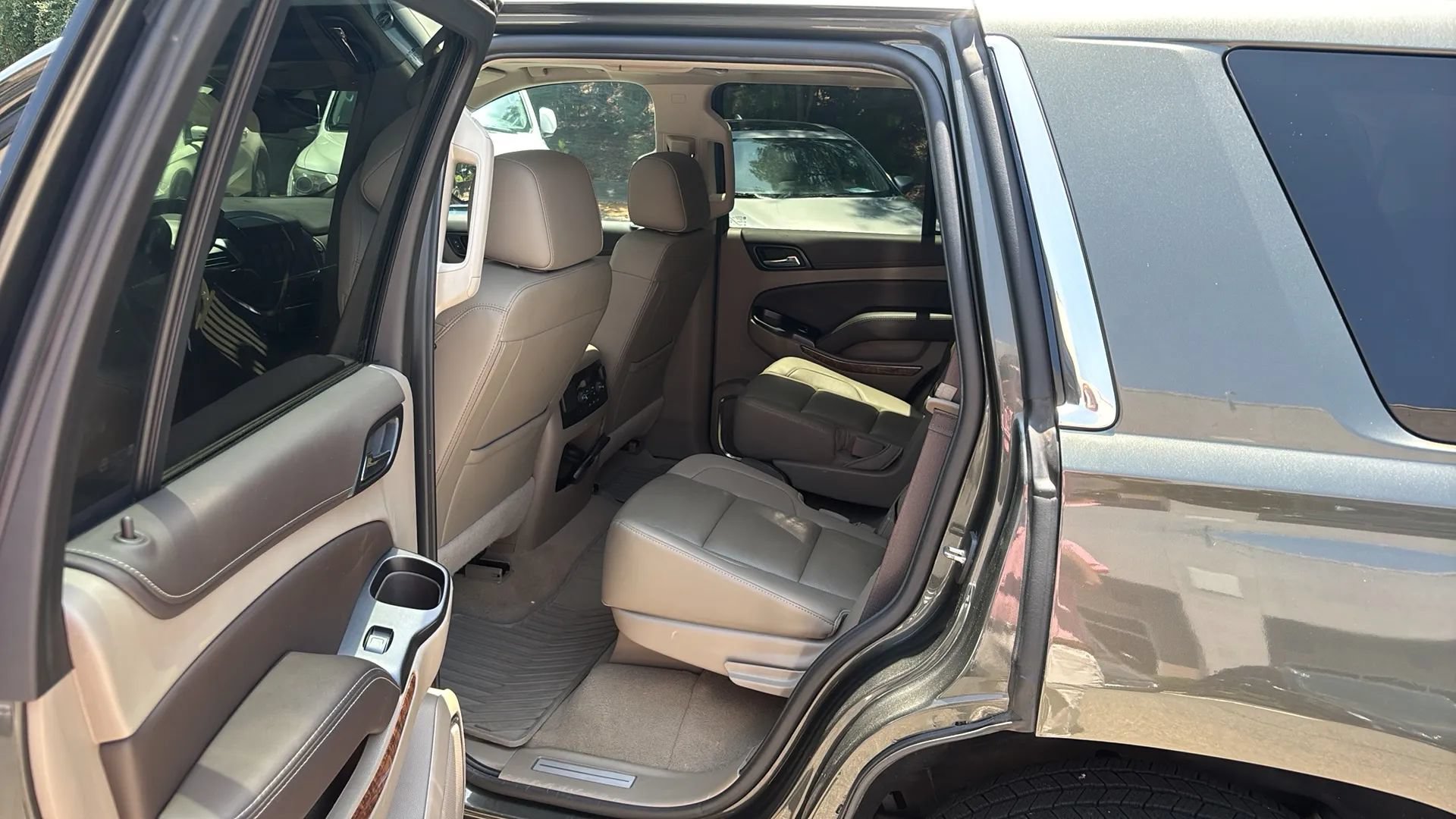 Used 2019 Chevrolet Tahoe Premier AWD/4WD image 17