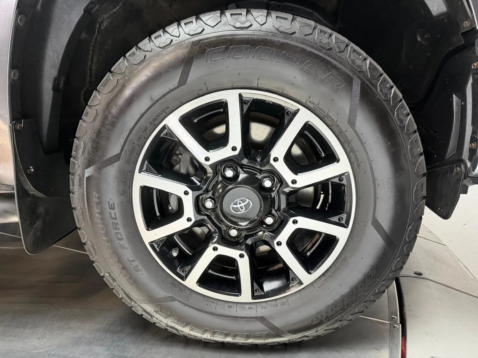 Used 2016 Toyota Tundra SR5 w/ SR5 Upgrade Package AWD/4WD image 7