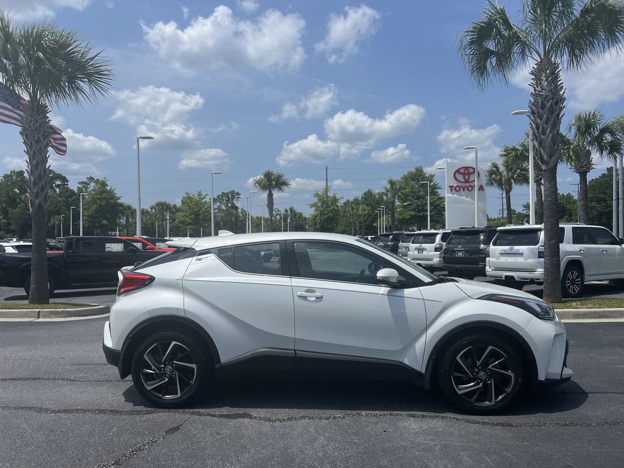 Used 2021 Toyota C-HR Limited FWD image 11