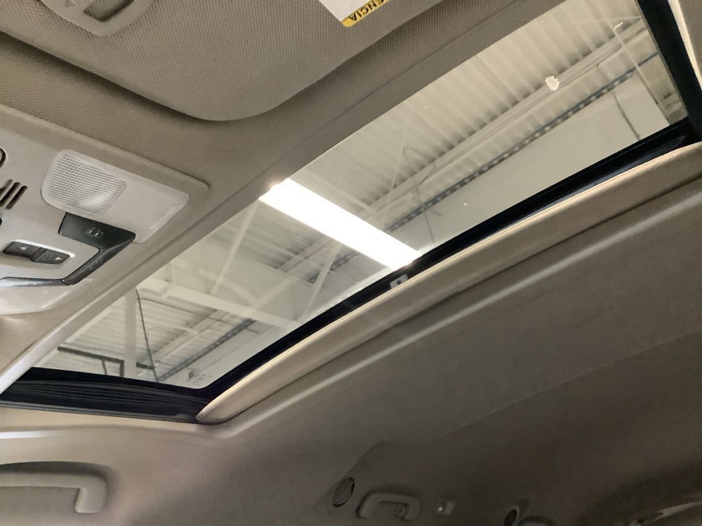 Used 2015 Toyota Sienna XLE FWD image 12