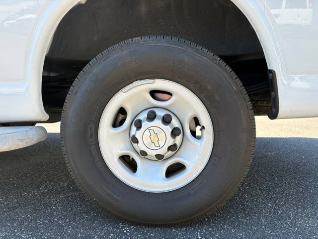 Used 2024 Chevrolet Express 2500 w/ Driver Convenience Package RWD image 16