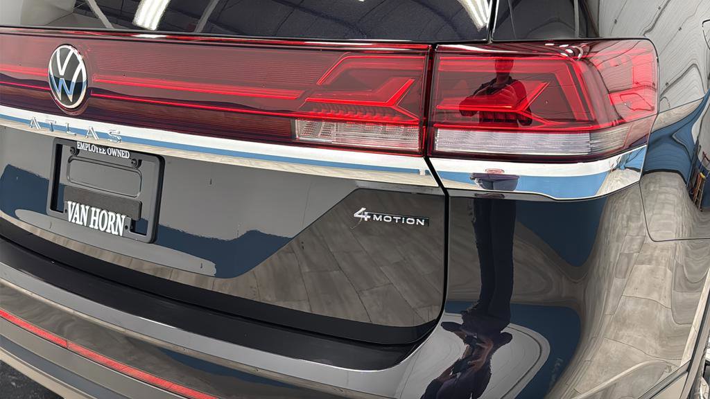 Used 2025 Volkswagen Atlas SE image 36