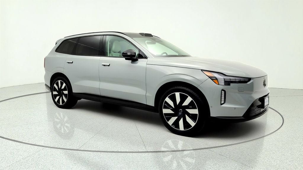 Used 2025 Volvo EX90 Ultra AWD/4WD image 3