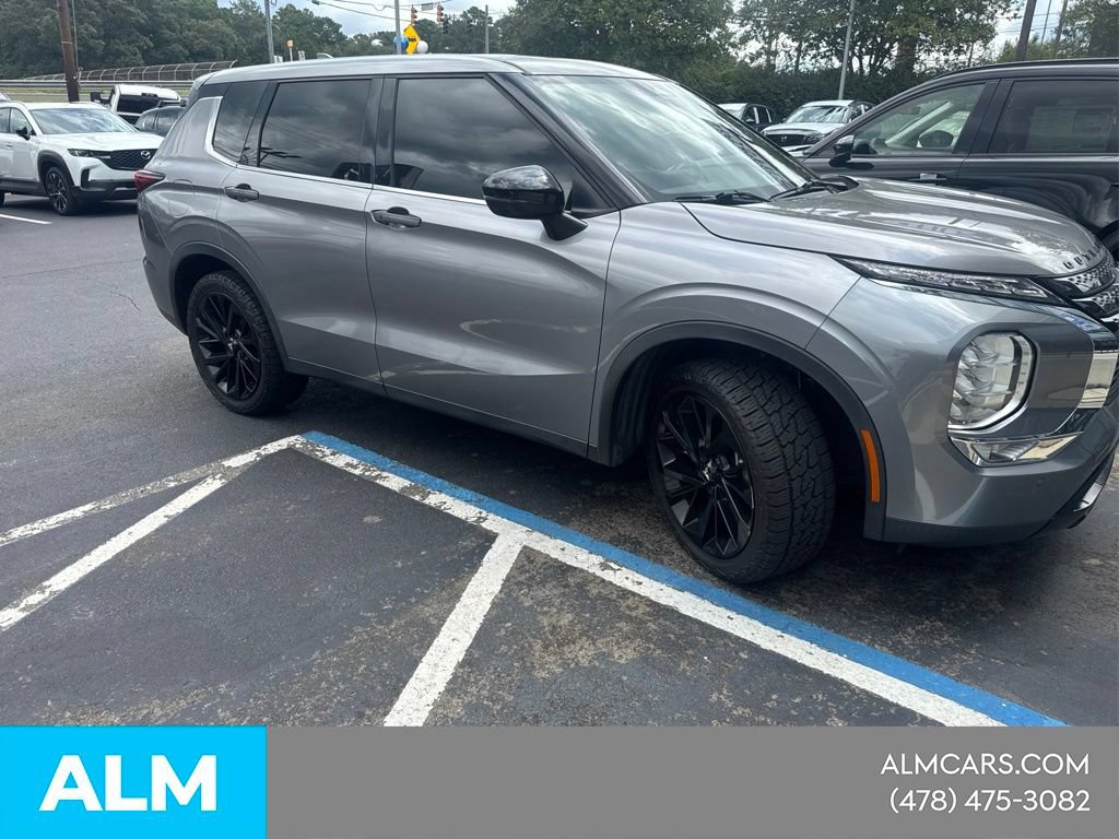 Used 2022 Mitsubishi Outlander SE FWD image 3