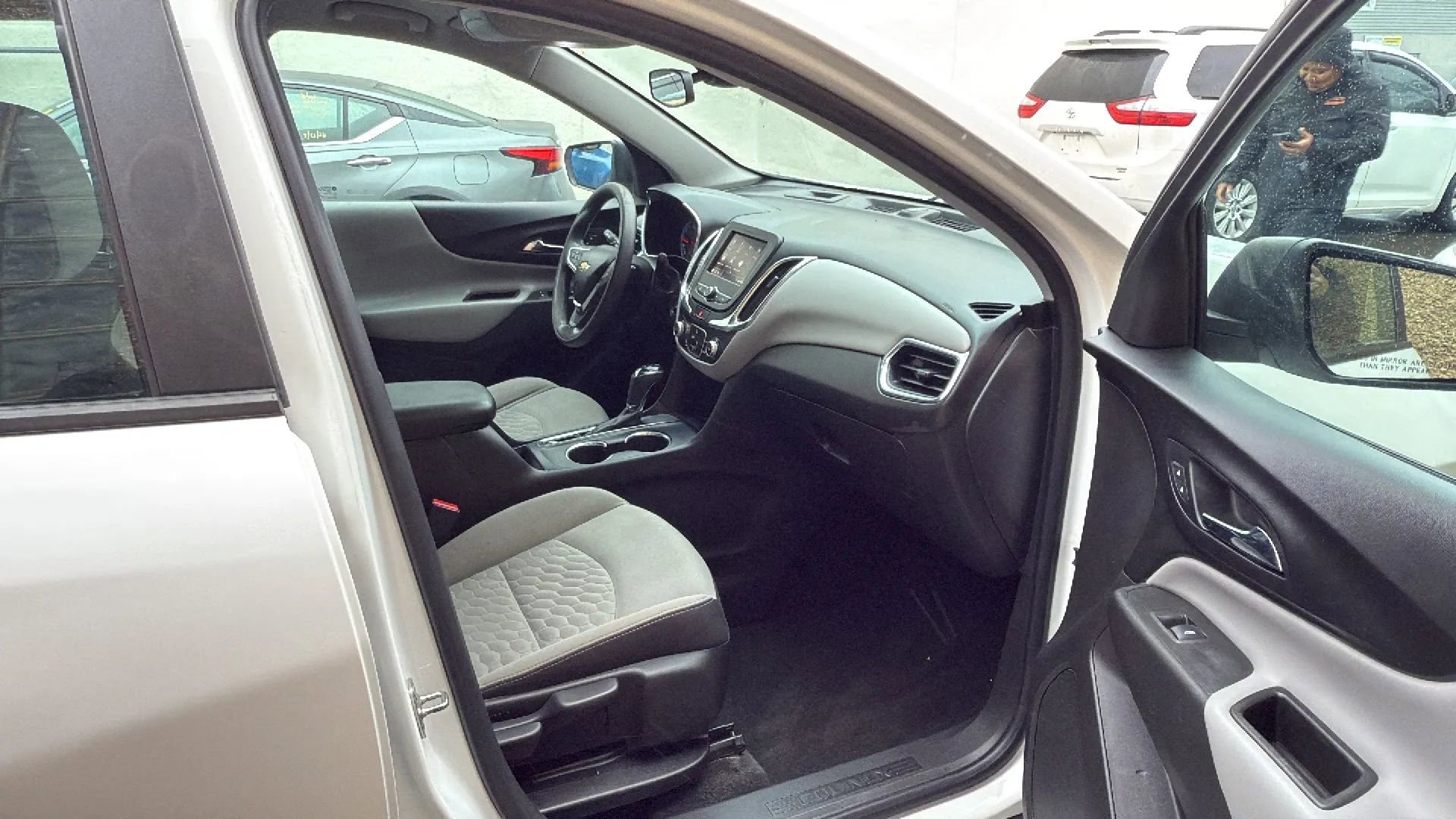 Used 2020 Chevrolet Equinox LS image 25