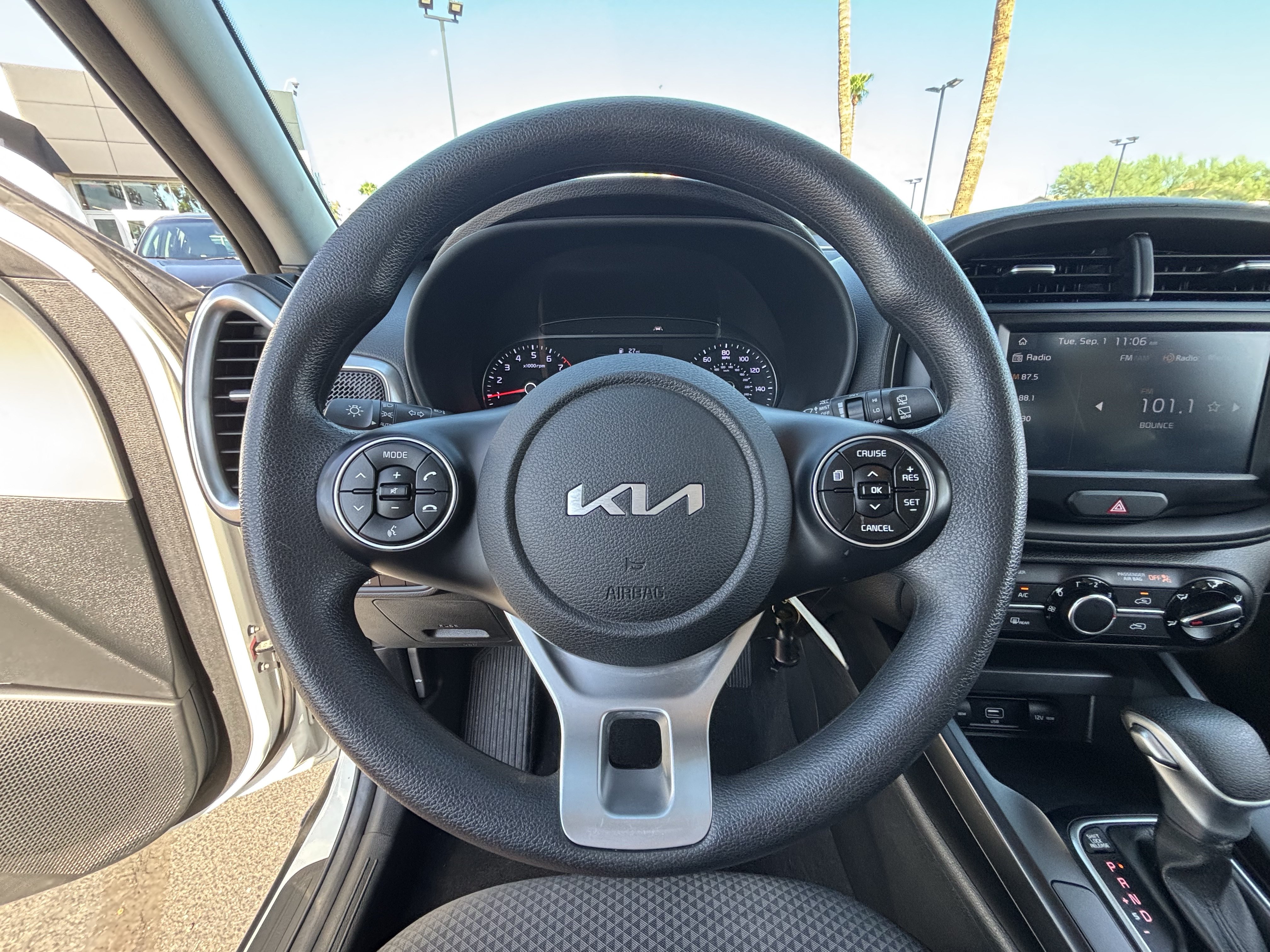 Certified 2022 Kia Soul LX w/ Technology Package FWD image 24