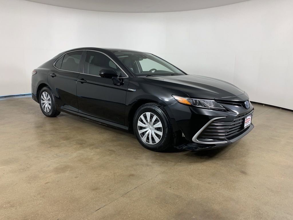Used 2021 Toyota Camry LE FWD image 5