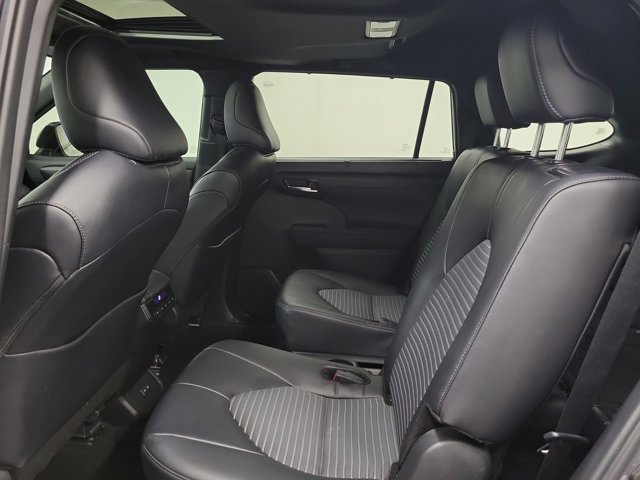 Used 2024 Toyota Highlander LE image 17