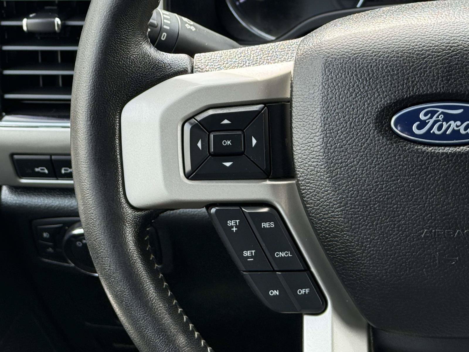 Certified 2019 Ford F250 Lariat w/ FX4 Off-Road Package AWD/4WD image 17