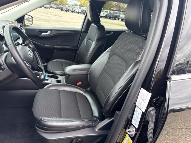 Used 2025 Ford Escape SE FWD image 11