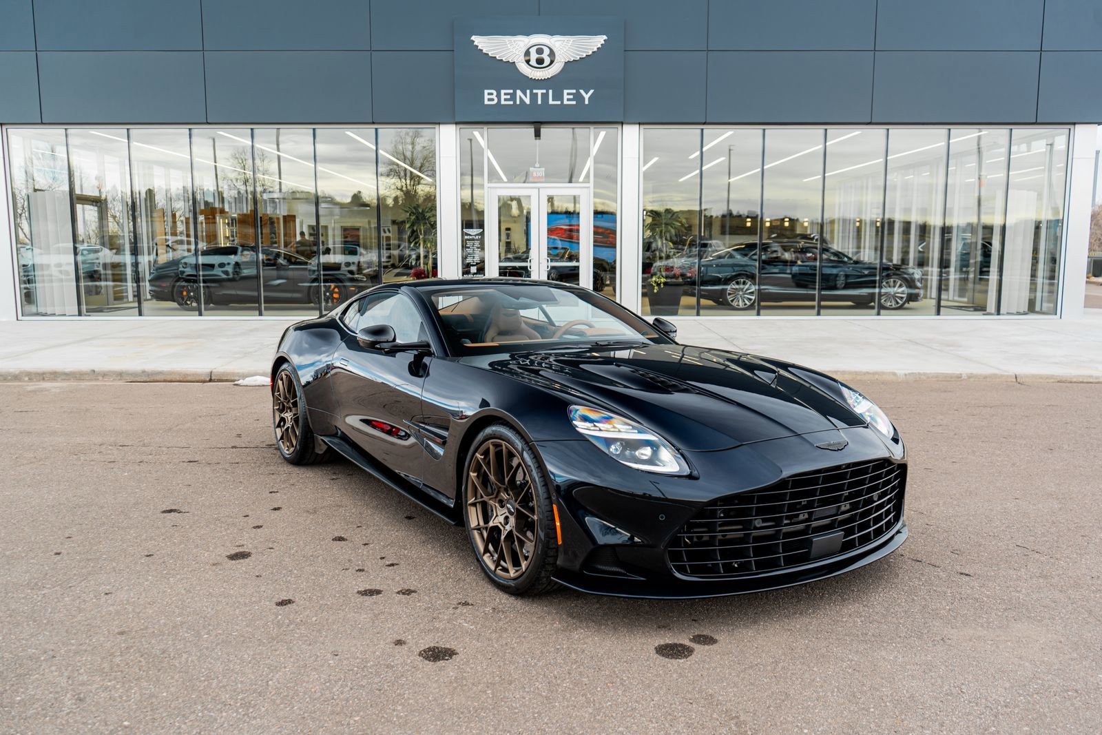 Used 2025 Aston Martin Vanquish V12 image 18