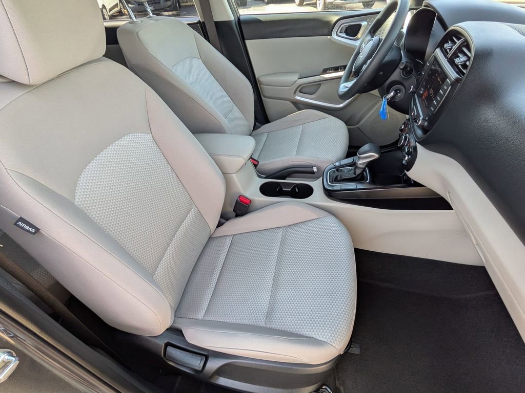 Used 2025 Kia Soul LX image 22