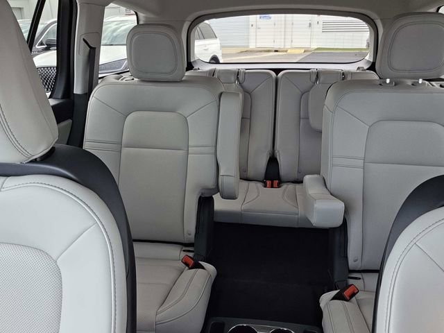 New 2026 Lincoln Aviator 2WD w/ Jet Appearance Package image 17