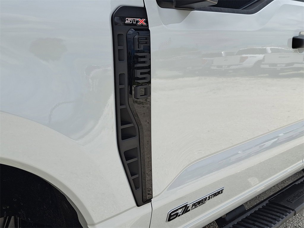 New 2026 Ford F350 4x4 Crew Cab Super Duty image 6